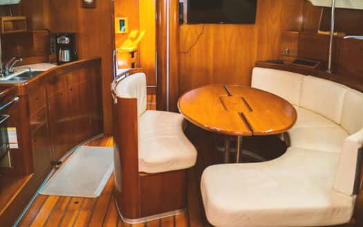 Velero Beneteau 47