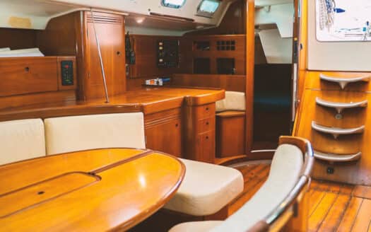 Velero Beneteau 47